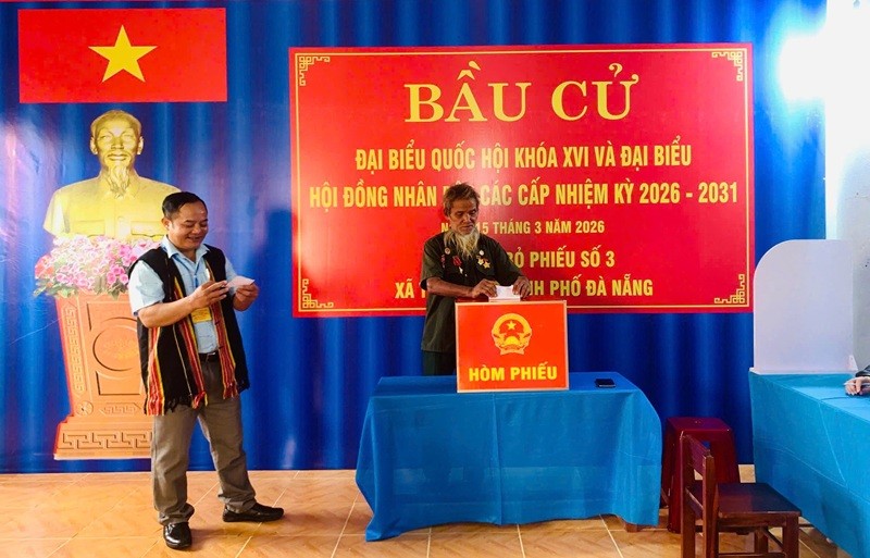 Cử tri ở xã Trà Đốc tham gia bỏ phiếu bầu cử đại biểu Quốc hội khóa XVI và đại biểu HĐND các cấp nhiệm kỳ 2026-2031. Cử tri ở xã Trà Đốc tham gia bỏ phiếu bầu cử đại biểu Quốc hội khóa XVI và đại biểu HĐND các cấp nhiệm kỳ 2026-2031.