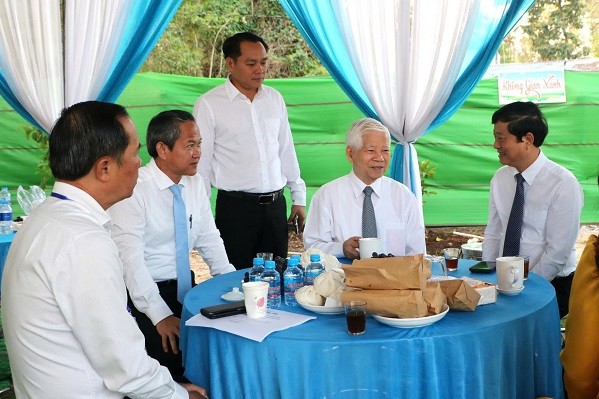 Nguyên Chủ tịch nước Nguyễn Minh Triết có mặt tại điểm bỏ phiếu từ sáng sớm