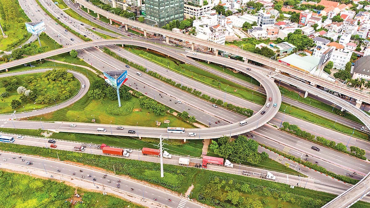 Những trục đường giao thông được đầu tư đang định hình lại không gian phát triển của TP.HCM