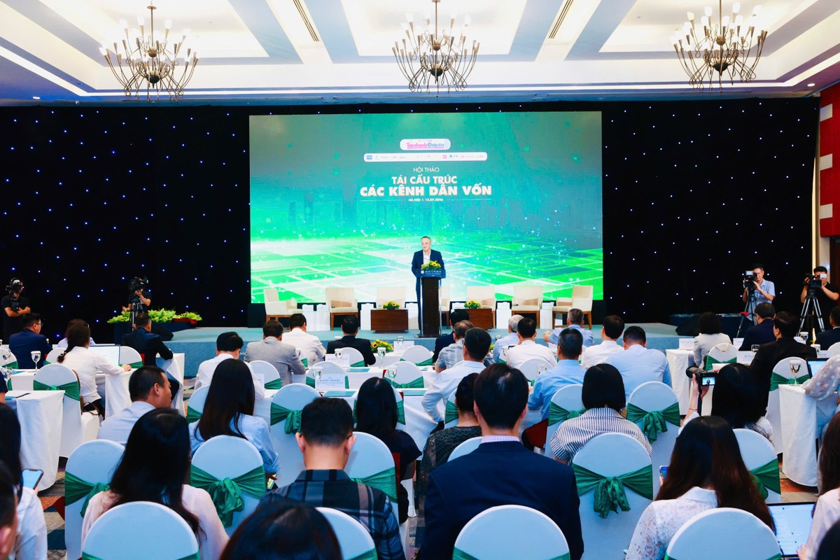 Theo Phó chủ tịch UBCK, thị trường chứng khoán được xác định phải phát huy mạnh mẽ hơn vai trò là kênh dẫn vốn trung và dài hạn cho nền kinh tế. Ảnh: Dũng Minh