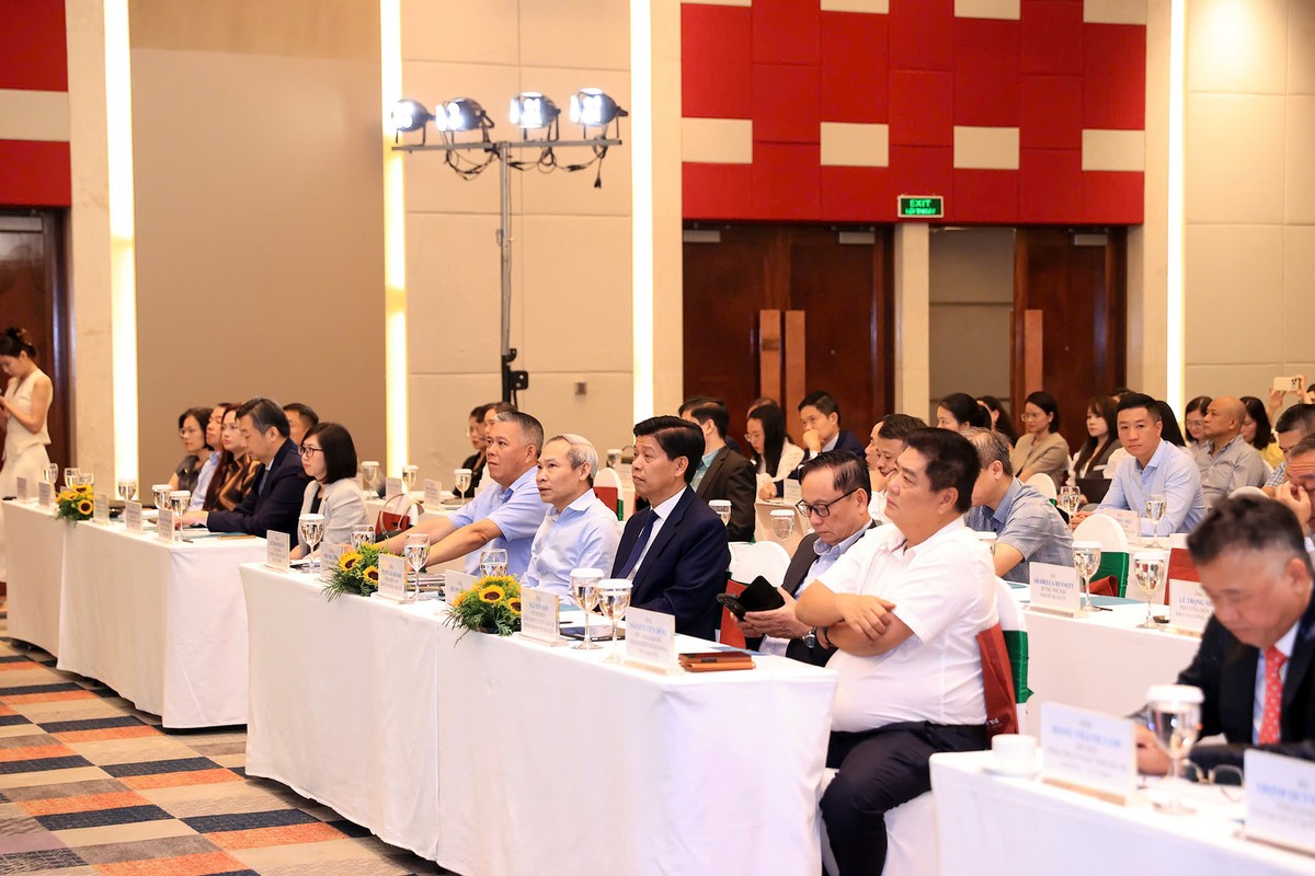 Hội thảo Tái cấu trúc các kênh dẫn vốn do Báo Tài chính - Đầu tư tổ chức sáng 15/7 thu hút sự quan tâm lớn của cơ quan quản lý và thành viên thị trường chứng khoán. Ảnh: Dũng Minh
