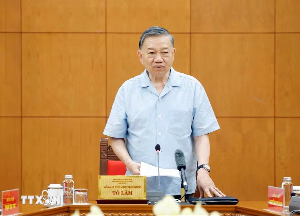 Tổng Bí thư, Chủ tịch nước Tô Lâm yêu cầu Đảng ủy Chính phủ lãnh đạo, chỉ đạo Chính phủ khẩn trương xây dựng Chương trình quốc gia phát triển công nghiệp hàng hải và cơ khí biển đến năm 2035, tầm nhìn 2050. Ảnh: TTXVN Tổng Bí thư, Chủ tịch nước Tô Lâm yêu cầu Đảng ủy Chính phủ lãnh đạo, chỉ đạo Chính phủ khẩn trương xây dựng Chương trình quốc gia phát triển công nghiệp hàng hải và cơ khí biển đến năm 2035, tầm nhìn 2050. Ảnh: TTXVN