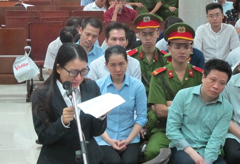 Đại án Oceanbank: Người đẹp Hồng Tứ tự bào chữa trong nước mắt ảnh 1