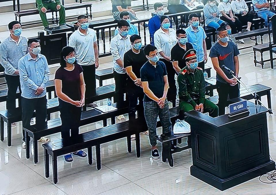 Các bị cáo hầu tòa sáng nay.