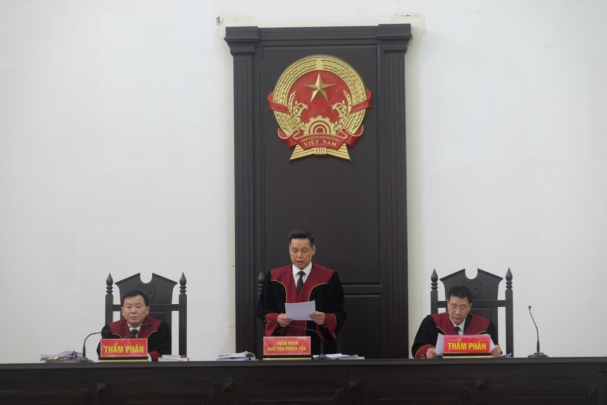 Chủ tọa đọc bản án phúc thẩm chiều nay. Chủ tọa đọc bản án phúc thẩm chiều nay.