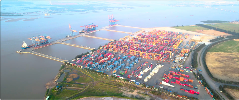 Nam Đình Vũ là cảng sông lớn nhất khu vực Đình Vũ - có khả năng tiếp nhận 4 tàu feeder cùng lúc