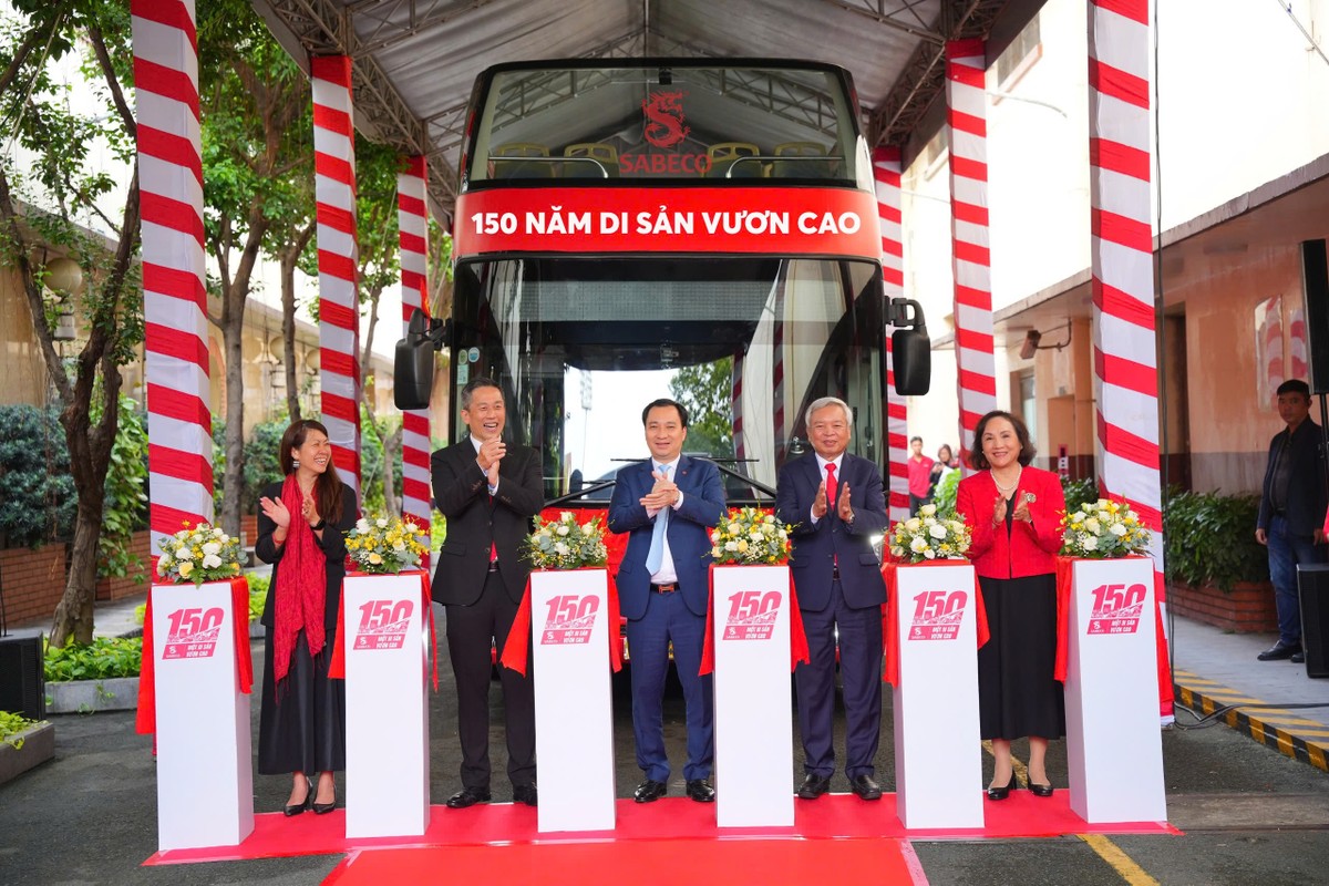 Lễ khởi động “Hành Trình Di Sản” trong khuôn khổ chiến dịch, tượng trưng cho sự kết nối và sẻ chia, được tổ chức với mục tiêu lan tỏa câu chuyện 150 năm di sản của SABECO đến gần hơn với người dân địa phương.