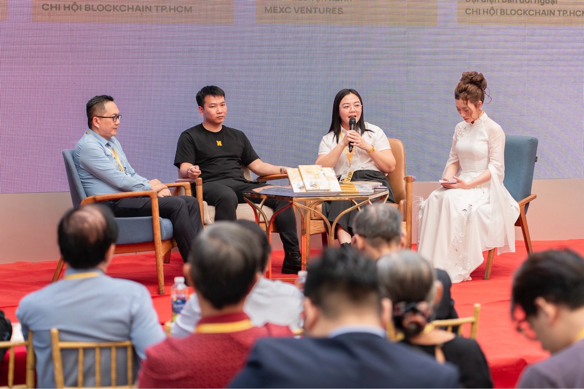 Bà Trần Sở Kỳ, Giám đốc Vận hành MEXC Việt Nam chia sẻ tại sự kiện (thứ hai bên trái).