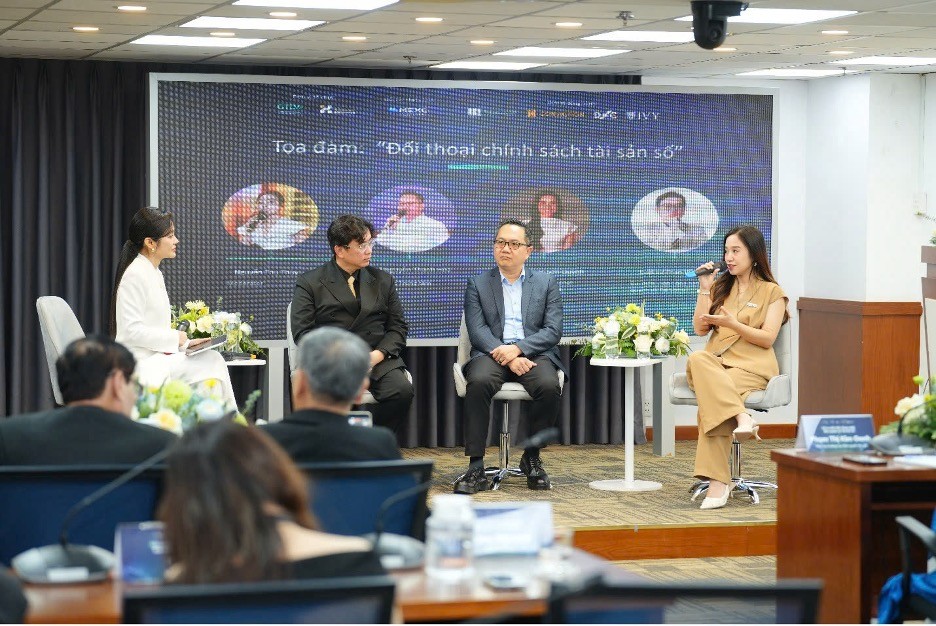 Bà Jenny Nguyễn, Trưởng ban Marketing & Chiến lược MEXC Ventures tại Việt Nam chia sẻ tọa đàm (người bên phải). Bà Jenny Nguyễn, Trưởng ban Marketing & Chiến lược MEXC Ventures tại Việt Nam chia sẻ tọa đàm (người bên phải).