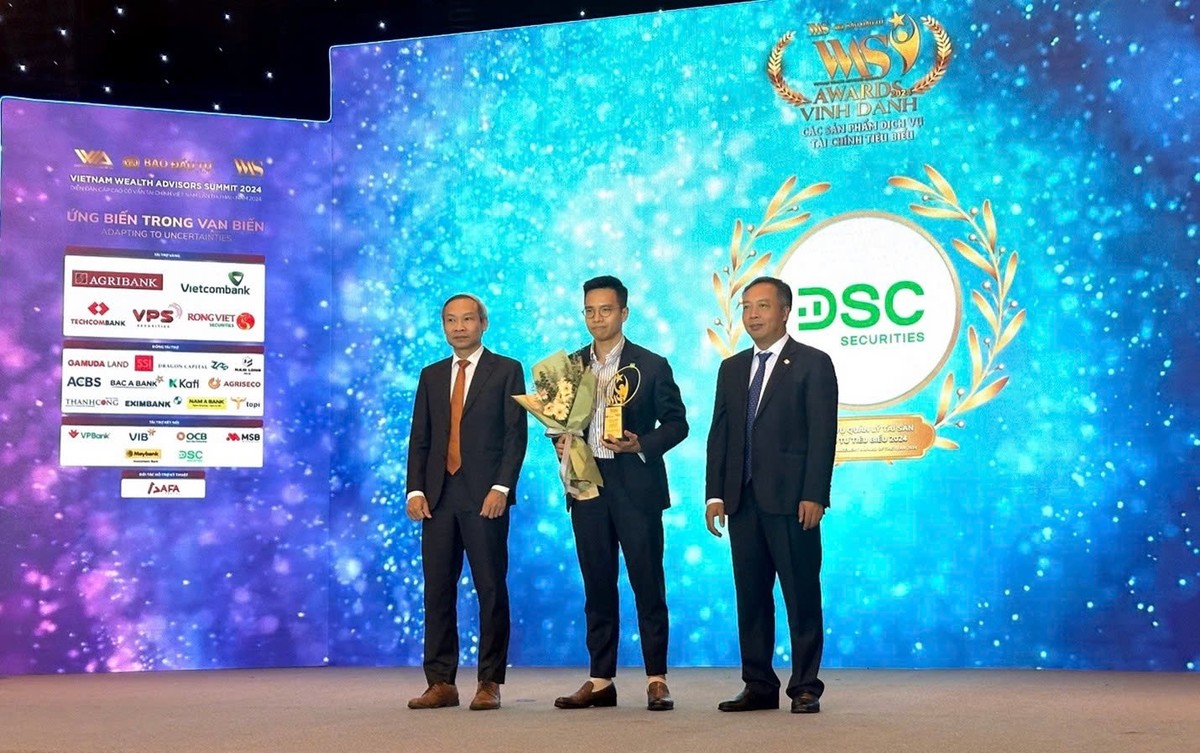 Vừa qua, DSC được vinh danh tại Diễn đàn Cấp cao Cố vấn Tài chính Việt Nam 2024 với 02 giải thưởng gồm: Dịch vụ Quản lý tài sản đầu tư tiêu biểu, Sản phẩm công nghệ &amp; chuyển đổi số tiêu biểu.