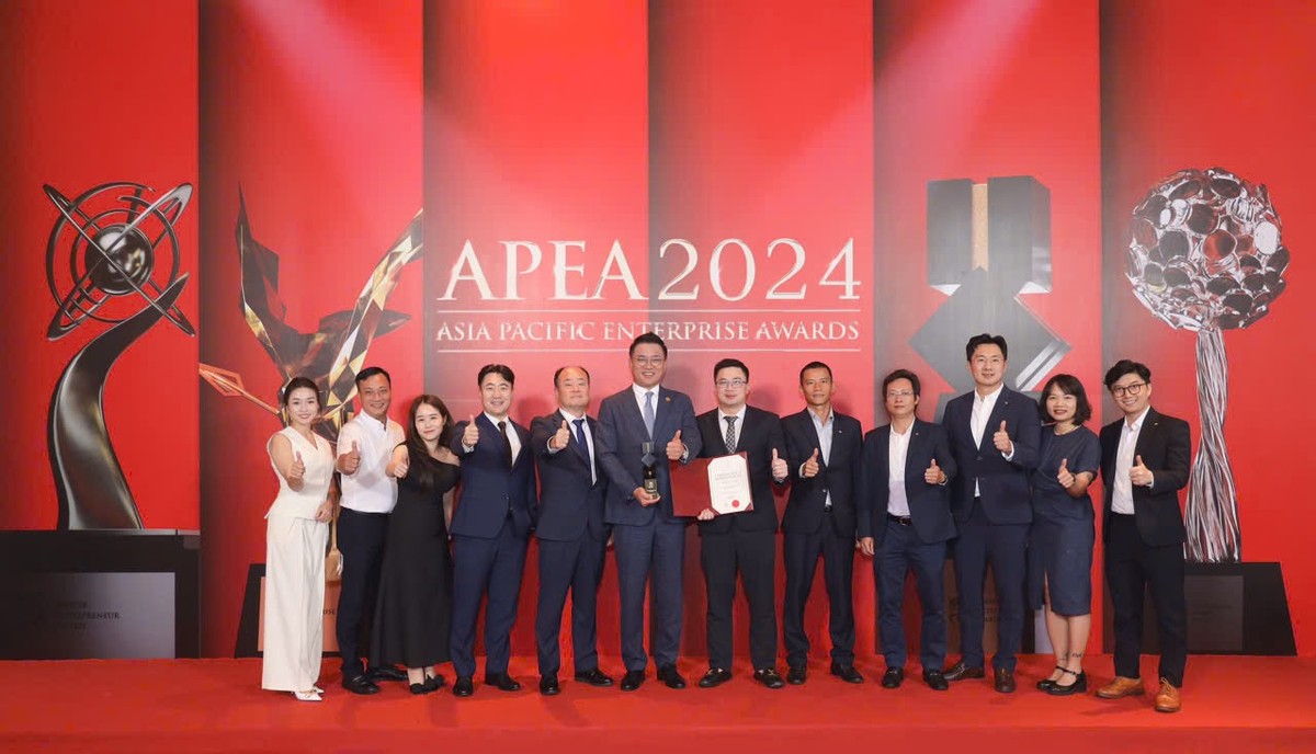 Các thành viên Chứng khoán KB Việt Nam tại lễ trao giải APEA 2024