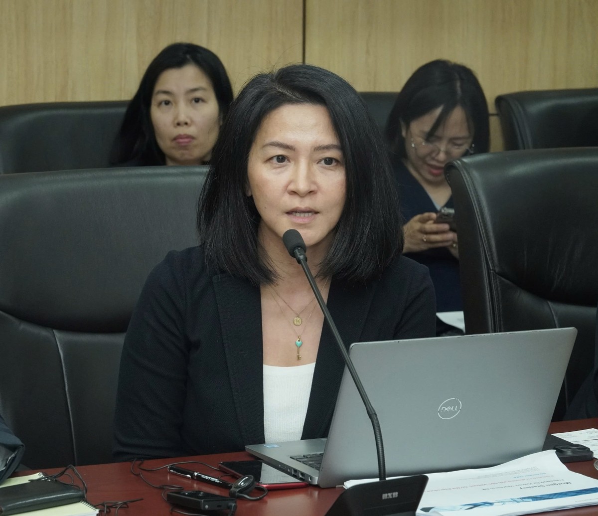 Bà Wanming Du, Trưởng bộ phận chính sách chỉ số, FTSE Russell trao đổi tại buổi làm việc