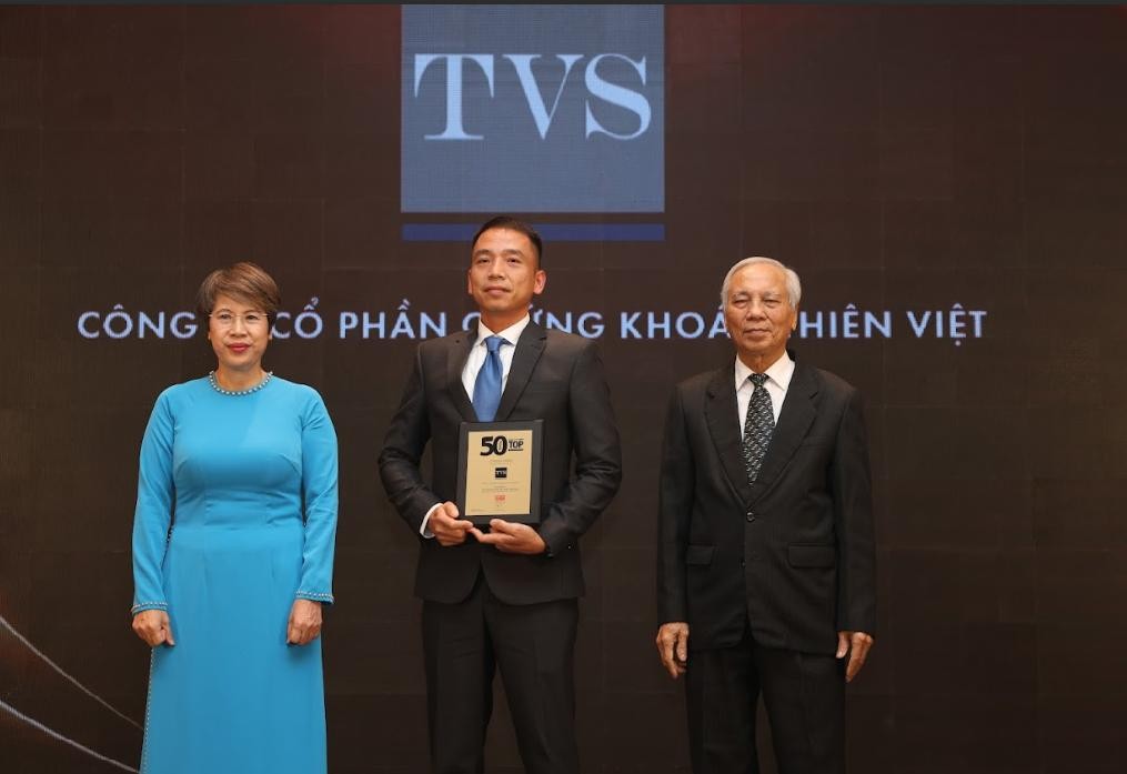 Thiên Việt đứng thứ 10 trong danh sách TOP50 năm nay với kết quả kinh doanh vượt trội nhờ mô hình Ngân hàng đầu tư chuyên biệt. Thiên Việt đứng thứ 10 trong danh sách TOP50 năm nay với kết quả kinh doanh vượt trội nhờ mô hình Ngân hàng đầu tư chuyên biệt.