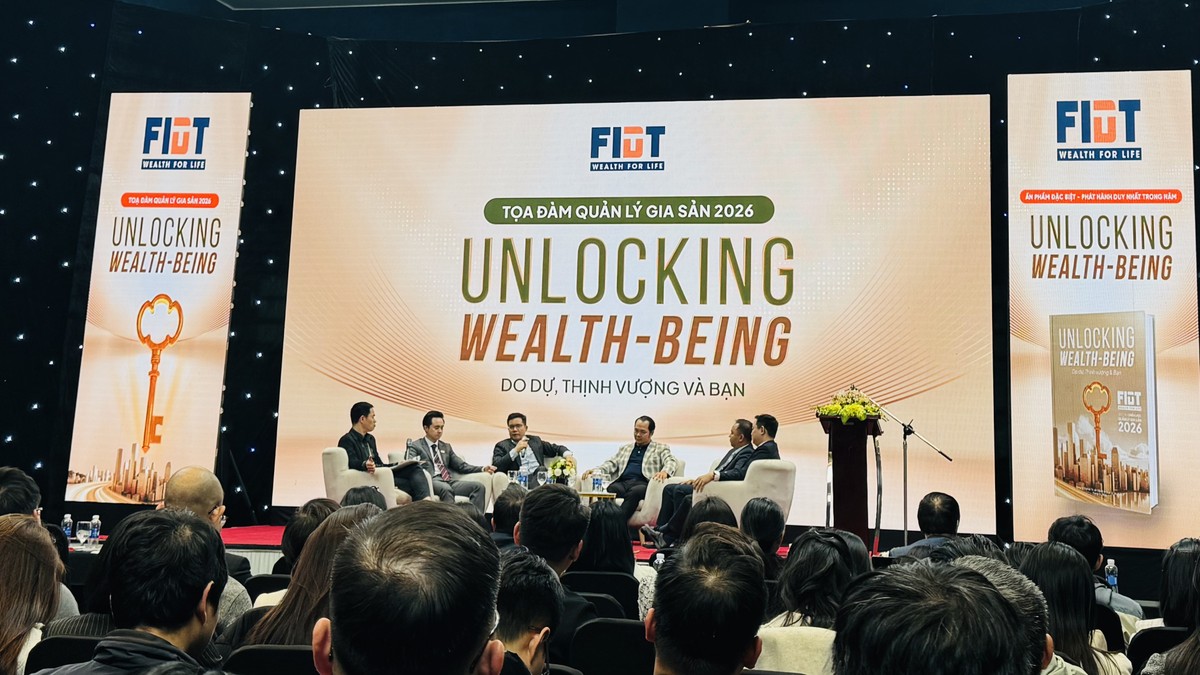 Các chuyên gia chia sẻ tại tọa đàm.