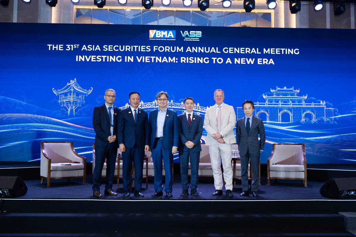 Các đại diện tham gia phiên thảo luận Các đại diện tham gia phiên thảo luận