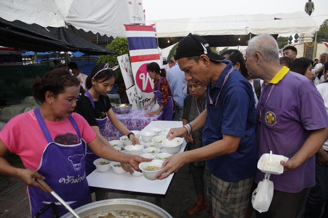 Ngày hội ở công viên biểu tình Lumpini ảnh 7 Ngày hội ở công viên biểu tình Lumpini ảnh 7