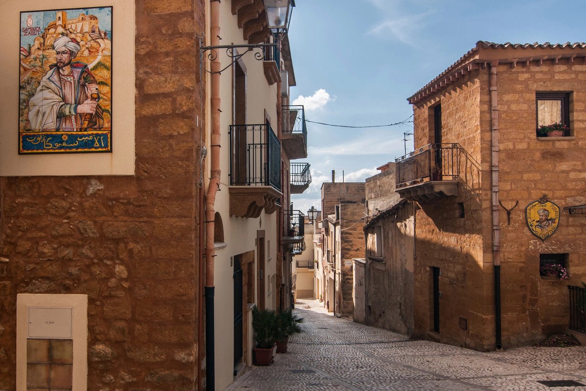 Những ngôi nhà có giá bằng một tách cà phê ở châu Âu ảnh 2