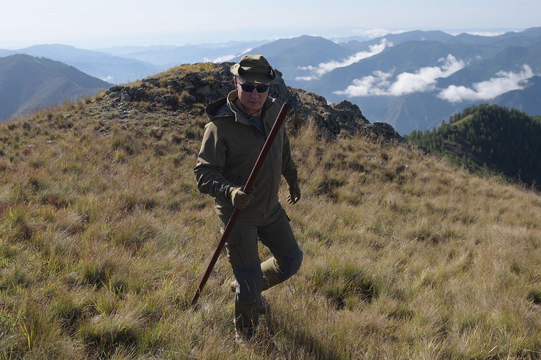 Ông Putin đi dạo ở độ cao 2.000 m trong kỳ nghỉ nhân dịp sinh nhật tròn 67 tuổi ảnh 3