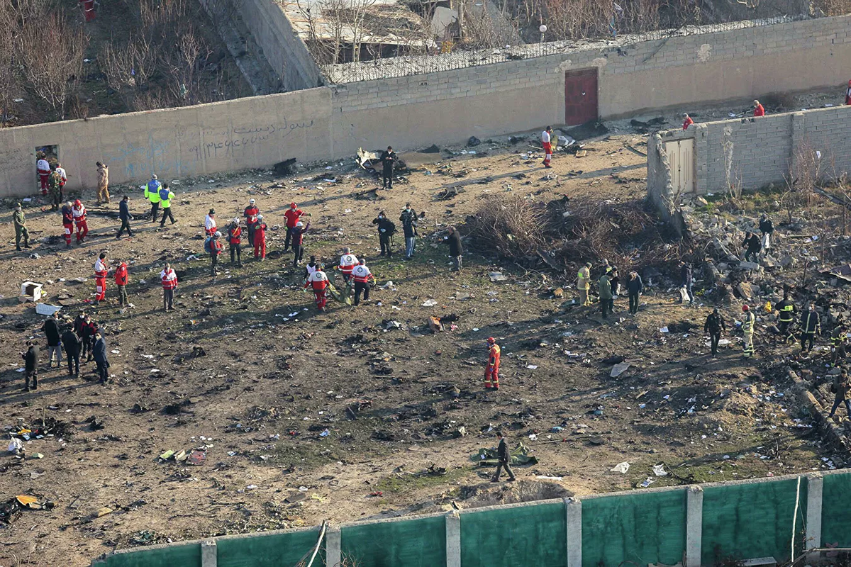 Hình ảnh hiện trường vụ máy bay Ukraine rơi ở Iran ảnh 3