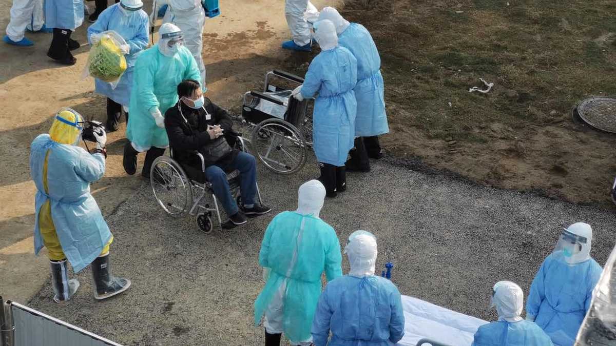 Hình ảnh bệnh viện dã chiến xây trong 10 ngày tại Vũ Hán đón những bệnh nhân đầu tiên ảnh 6