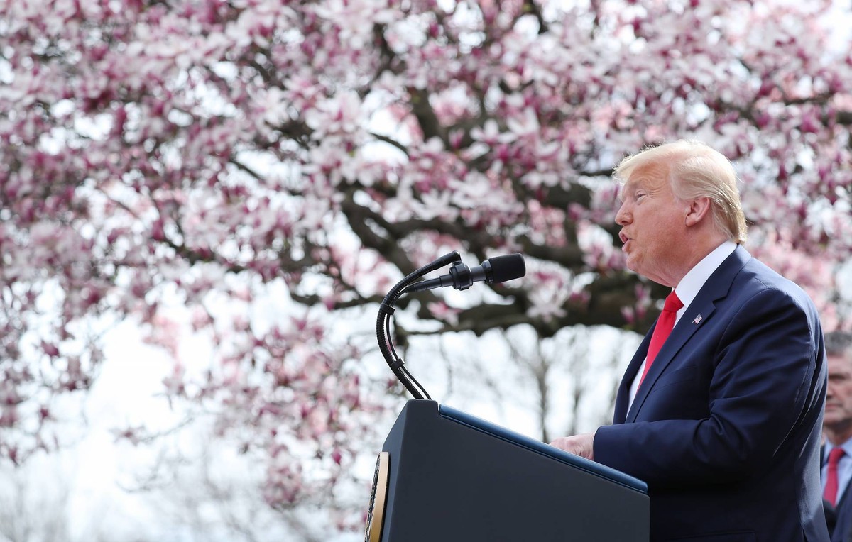 Sau quan chức Brazil, thêm một người đến nhà ông Trump cuối tuần trước nhiễm Covid-19 ảnh 1