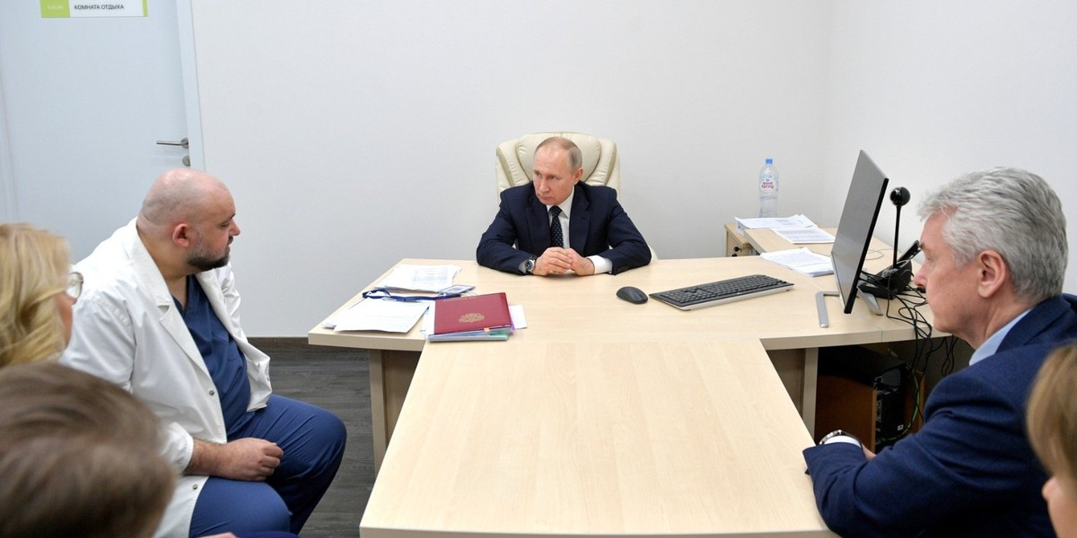 Bác sỹ gặp Tổng thống Putin tuần trước xác nhận nhiễm Covid-19 ảnh 1