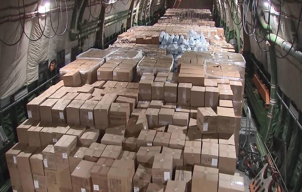 Nga điều máy bay chở hàng viện trợ Mỹ ảnh 1