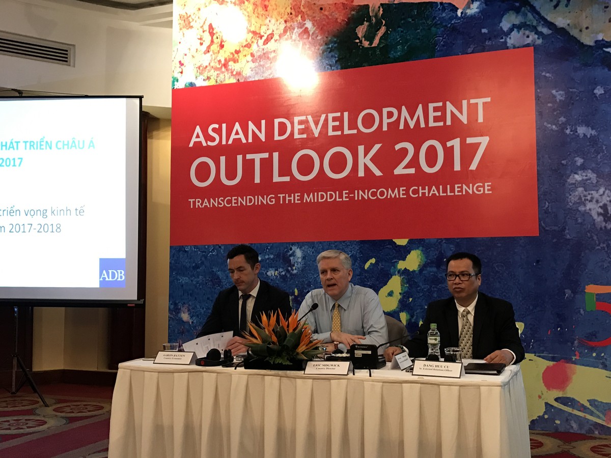 ADB: Việt Nam sẽ tăng trưởng 6,5% trong năm 2017 và 6,7% trong năm 2018 ảnh 1