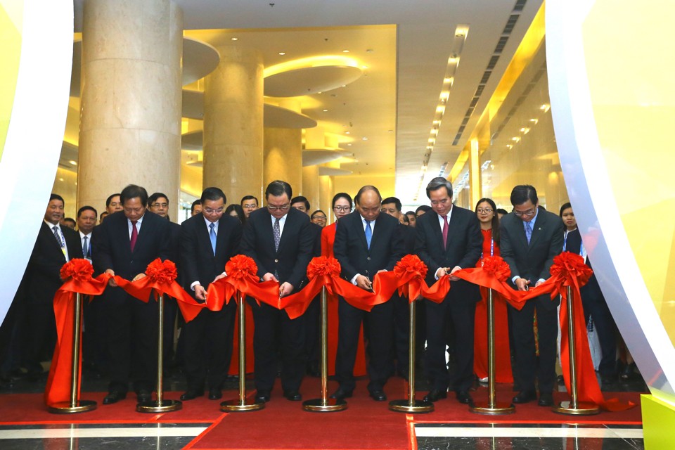 Thủ tướng Nguyễn Xuân Phúc: Phải có thái độ ứng xử cởi mở, sẵn sàng thử nghiệm những mô thức mới ảnh 2