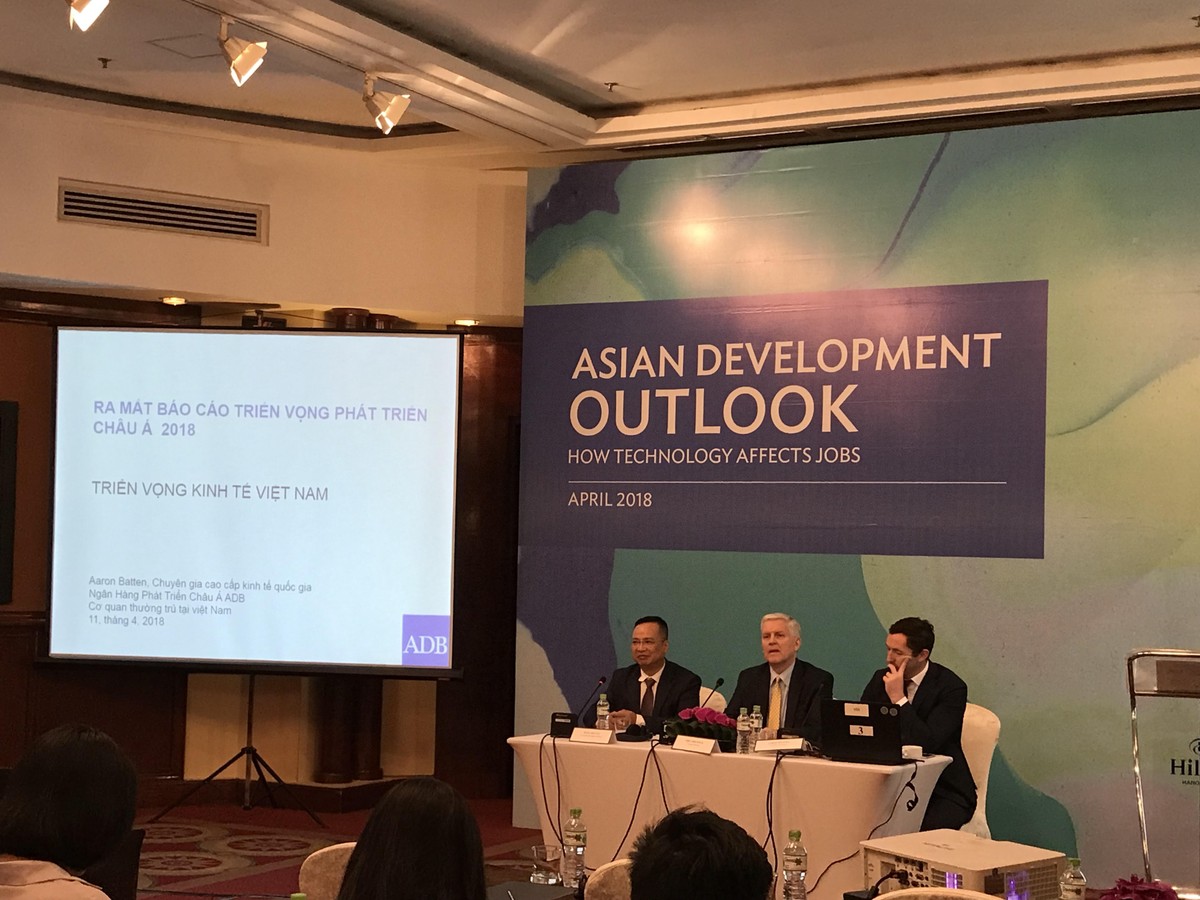 ADB: Kim ngạch xuất nhập khẩu gấp 1,85 lần GDP, Việt Nam sẽ chịu tác động nếu có cuộc chiến thương mại Mỹ - Trung ảnh 1