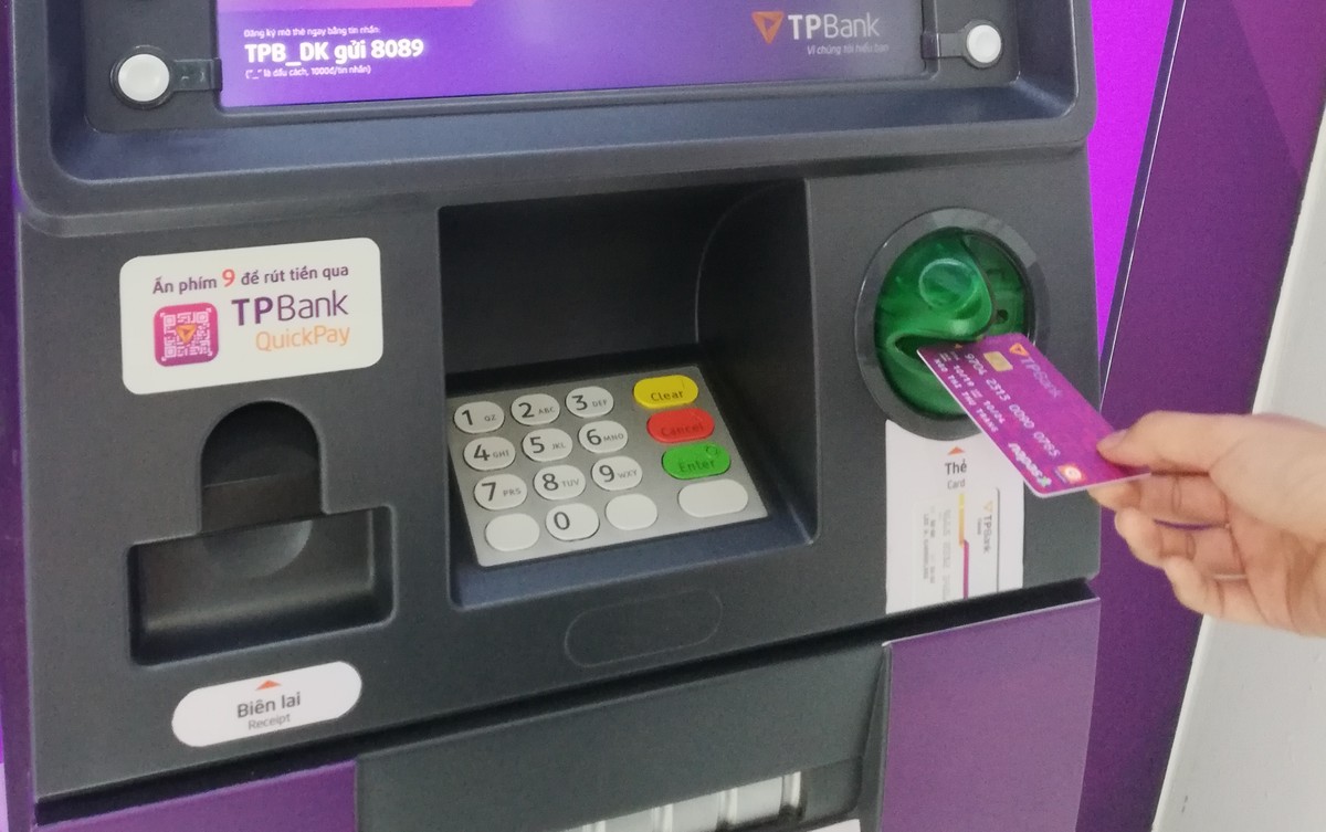 Sớm chuyển đổi sang thẻ chip để không mất tiền khi sử dụng thẻ ATM ảnh 1