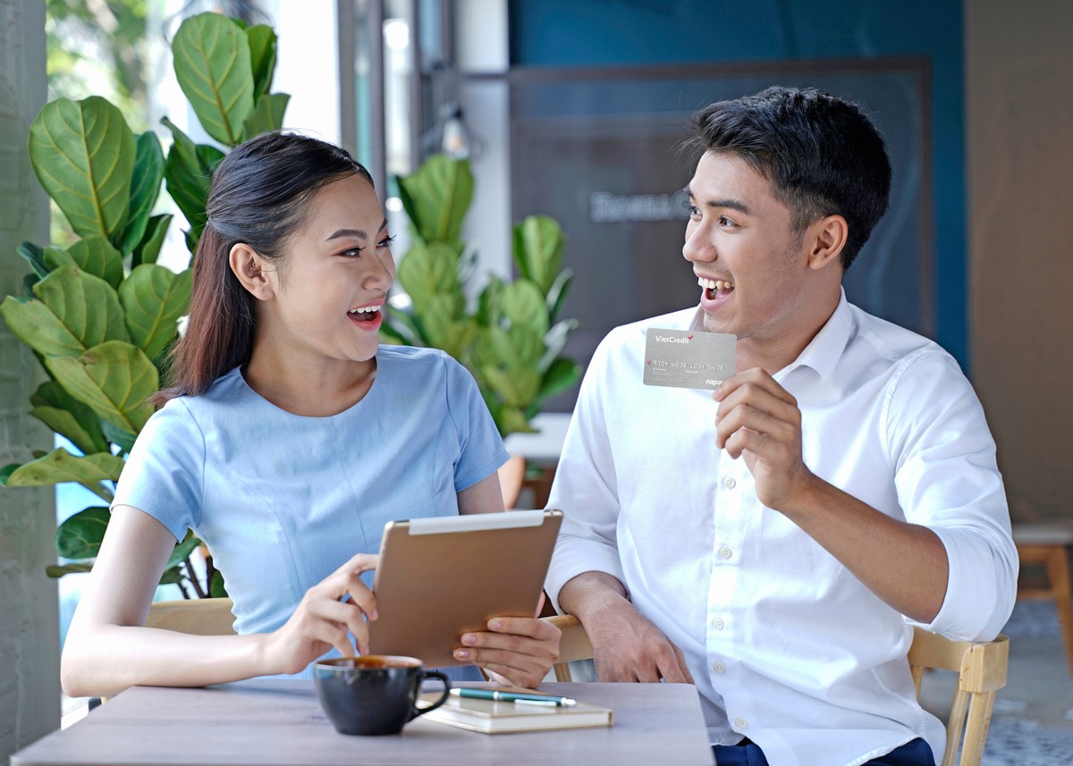 Chương trình “Giới thiệu bạn, Thưởng không giới hạn”thu hút nhiều khách hàng tham gia và nhận thưởng Chương trình “Giới thiệu bạn, Thưởng không giới hạn”thu hút nhiều khách hàng tham gia và nhận thưởng