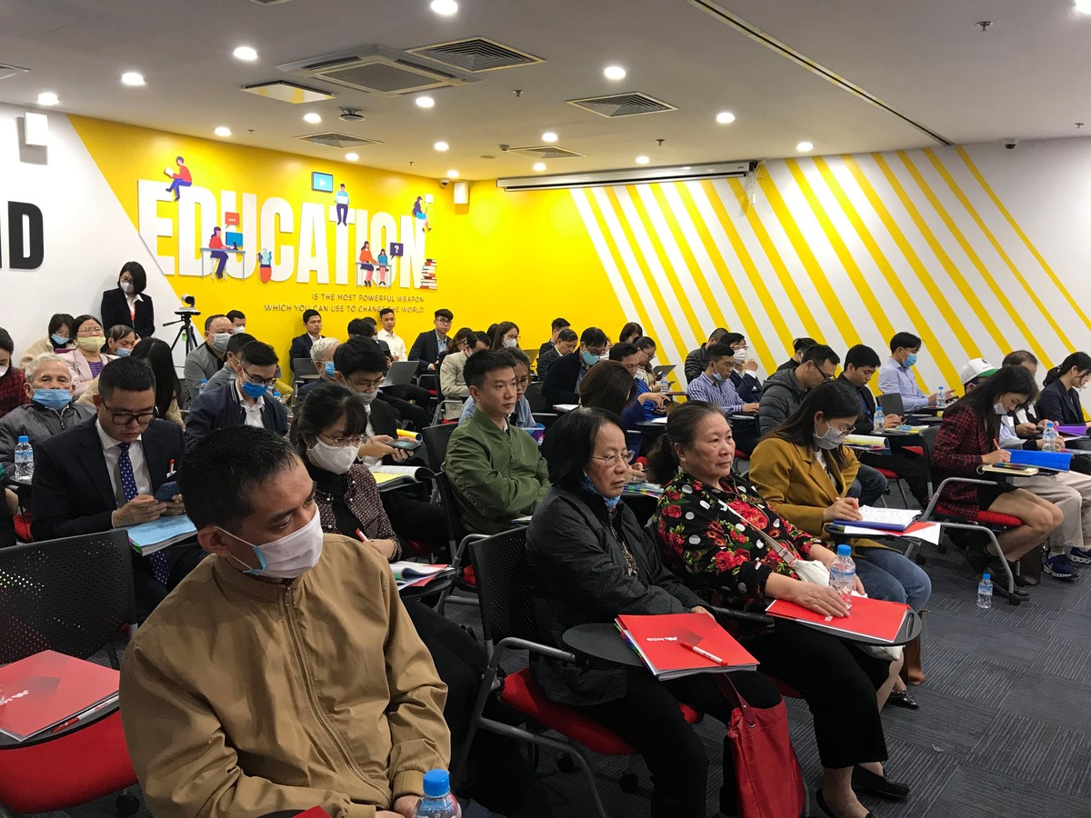 Điều đáng chú ý của ĐHCĐ năm nay của MSB khác so với những năm trước là lượng nhà đầu tư F0 hiện diện khá nhiều so với các nhà đầu tư cũ chủ yếu là tầng lớp trung niên.