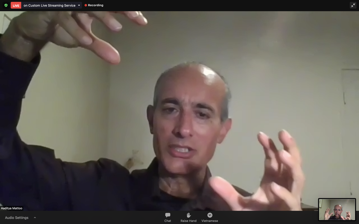 Ông Aaditya Mattoo, chuyên gia Kinh tế trưởng khu vực Đông Á và Thái Bình Dương, Ngân hàng Thế giới tại buổi họp báo trực tuyến sáng nay.