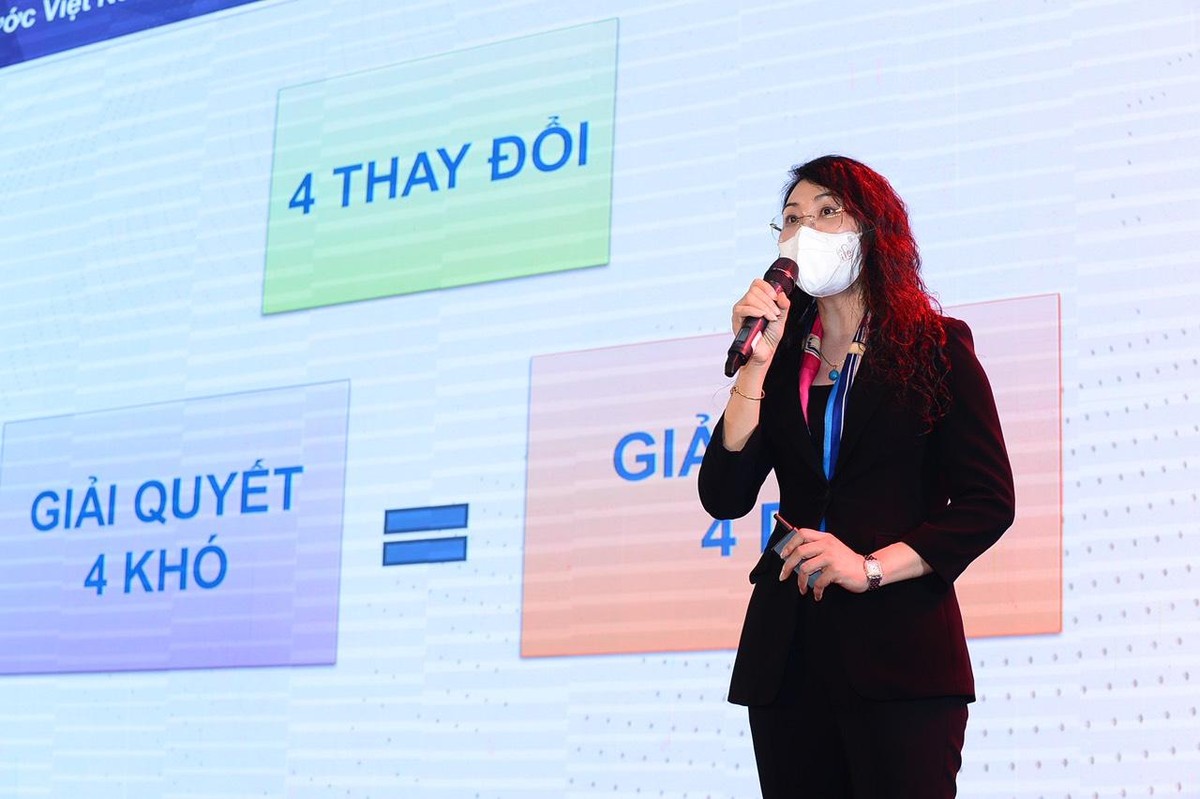 Bà Lê Thị Thúy Sen, Vụ trưởng Vụ Truyền thông (NHNN) trình bày tại sự kiện