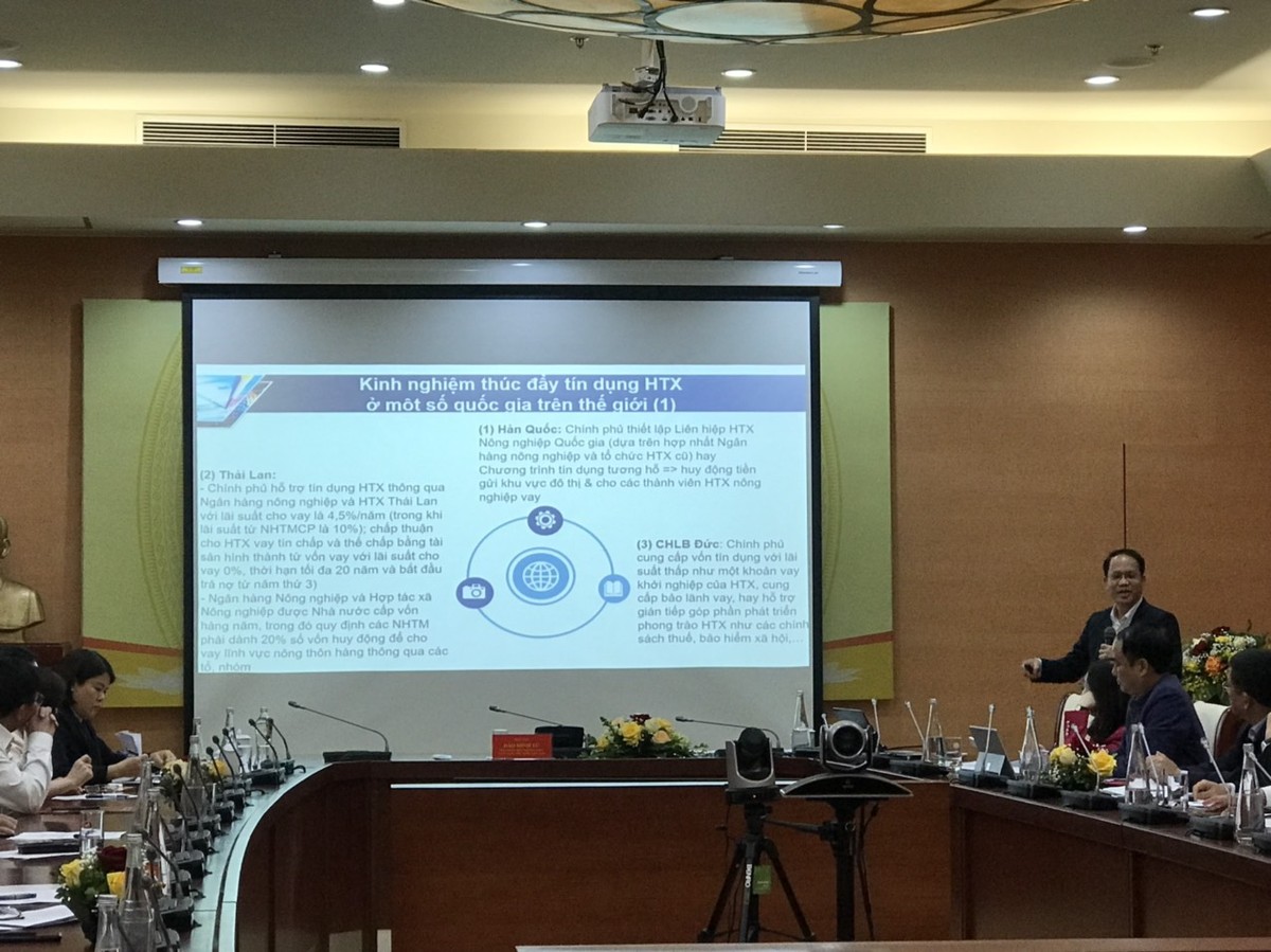 Hội thảo do Phó Thống đốc Thường trực NHNN Đào Minh Tú chủ trì với sự tham dự của đại diện các Vụ, Cục chức năng thuộc NHNN, Cục Kinh tế hợp tác - Bộ Kế hoạch và Đầu tư; Cục Kinh tế hợp tác và Phát triển nông thôn - Bộ Nông nghiệp &amp; Phát triển nông thôn; Liên minh Hợp tác xã Việt Nam, các TCTD, các Hợp tác xã.