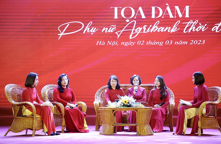 Với tỷ lệ trên 52% lực lượng lao động toàn hệ thống, nữ đoàn viên, người lao động Agribank có mặt ở hầu hết các lĩnh vực hoạt động, nhiều chị đã và đang đảm nhận vai trò quan trọng trong các lĩnh vực công tác của toàn hệ thống.