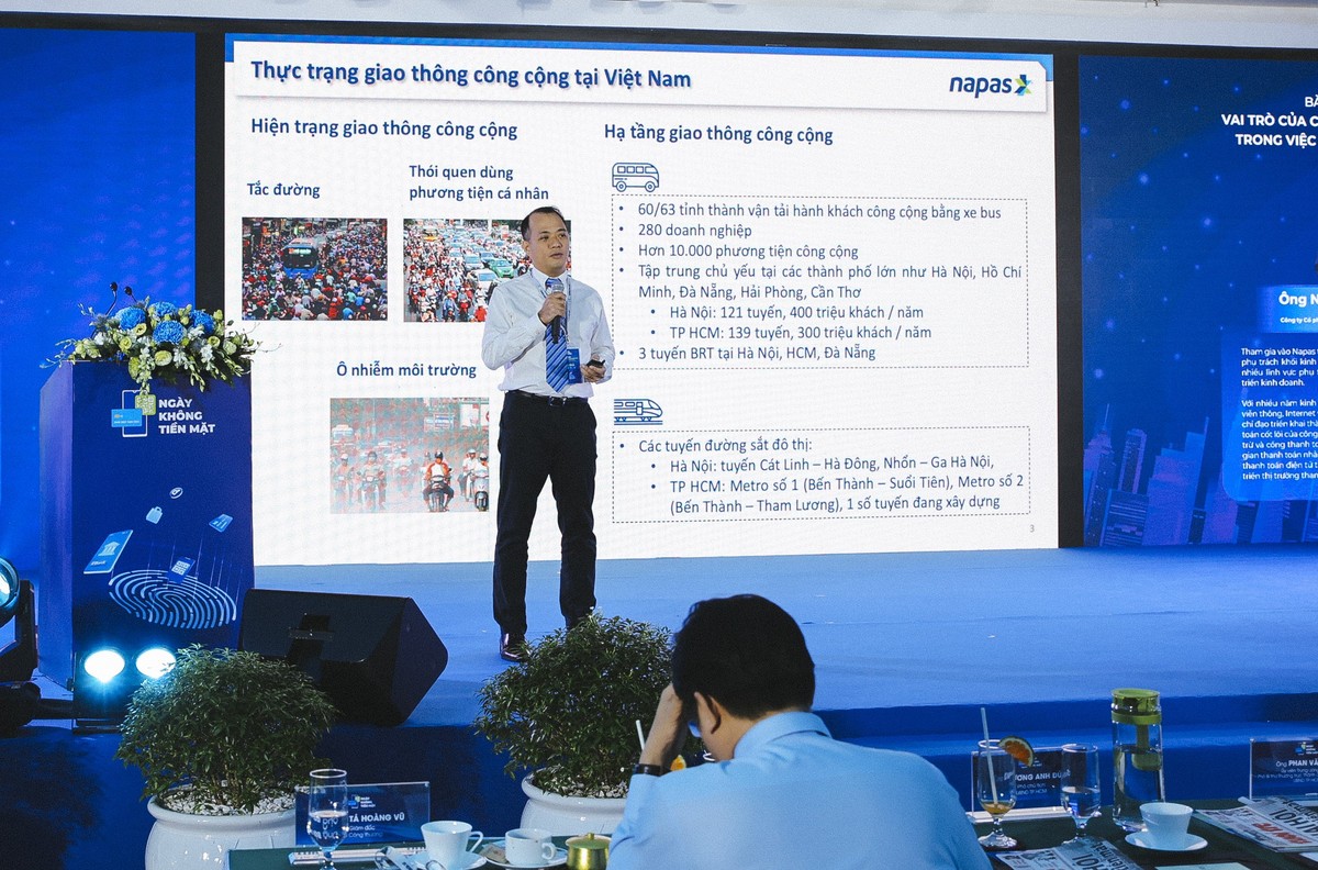 Lãnh đạo NAPAS trình bày tham luận tại hội thảo Ngày không tiền mặt 2023