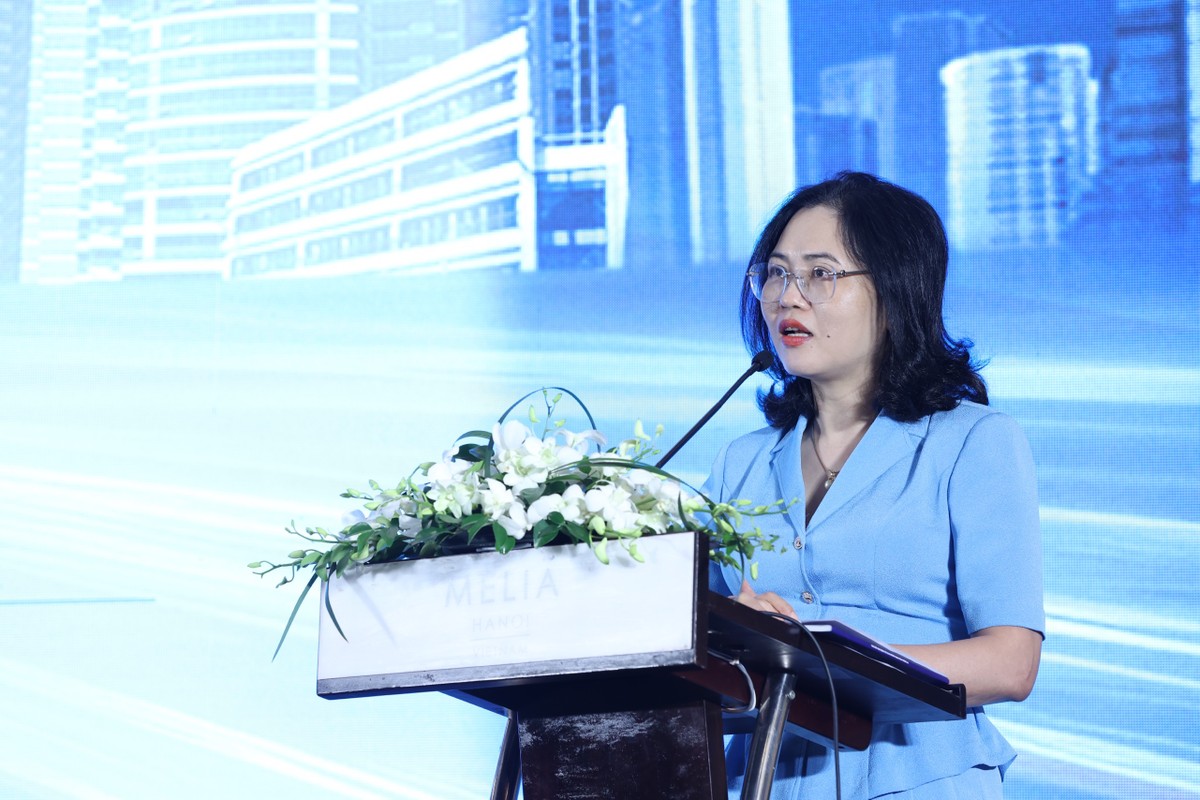 Bà Lê Thị Thúy Sen, Vụ trưởng Vụ truyền thông, Ngân hàng Nhà nước Việt Nam trao đổi tại sự kiện