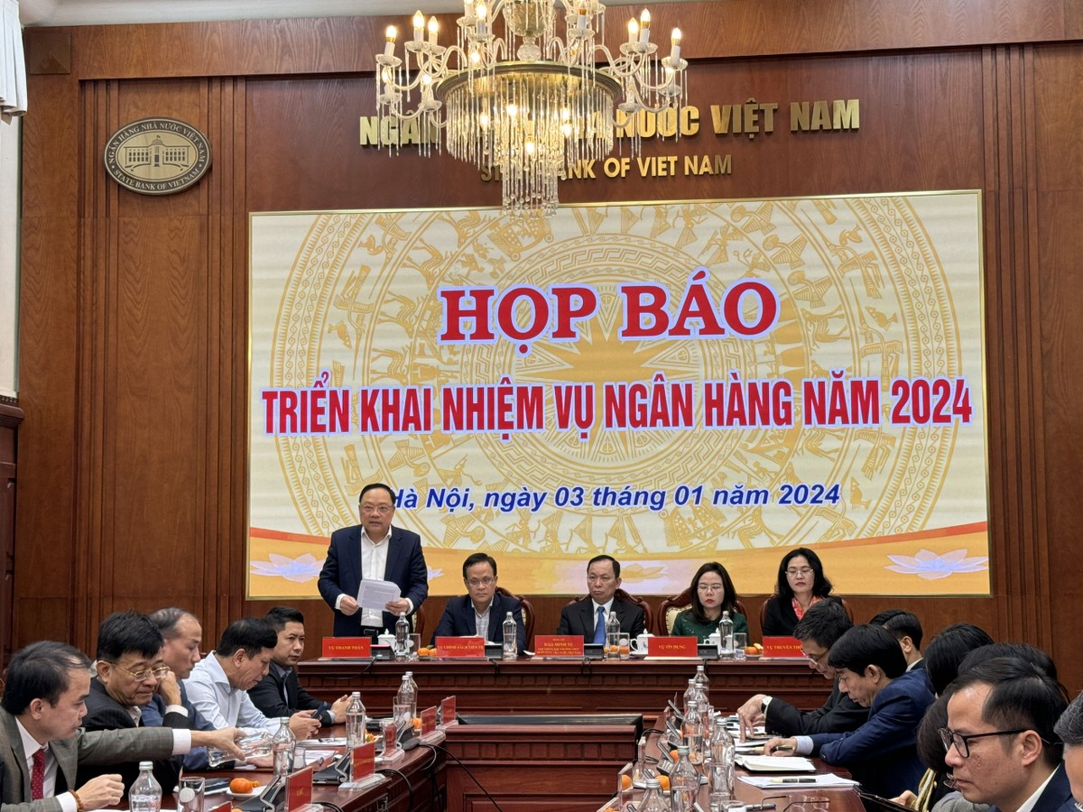 Ông Phạm Anh Tuấn, Vụ trưởng Vụ Thanh toán, Ngân hàng Nhà nước chia sẻ thông tin tại Họp báo. Ông Phạm Anh Tuấn, Vụ trưởng Vụ Thanh toán, Ngân hàng Nhà nước chia sẻ thông tin tại Họp báo.