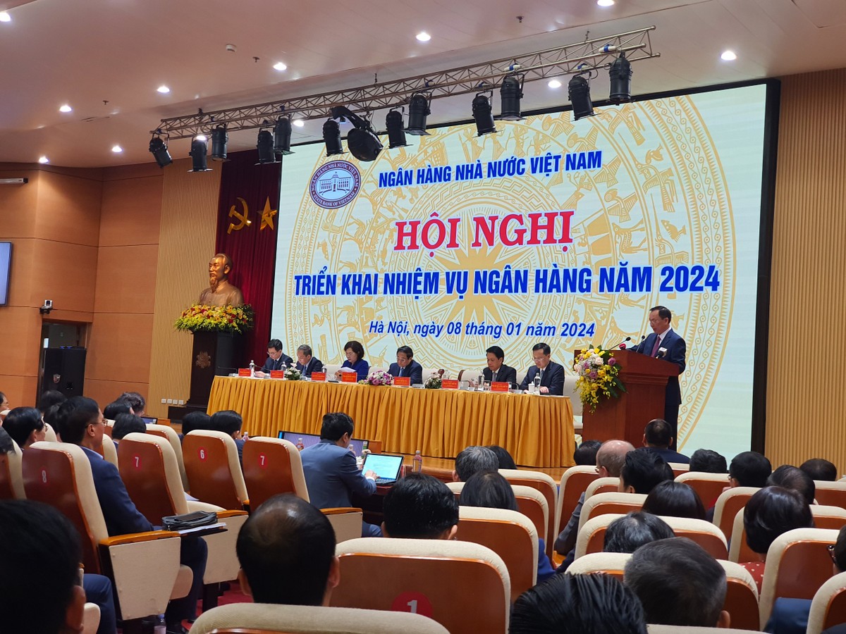 Phó Thống đốc thường trực NHNN Đào Minh Tú trình bày Chương trình hành động của Ngân hàng Nhà nước Việt Nam thực hiện chỉ đạo của Chính phủ, Thường trực Chính phủ, Thủ tướng Chính phủ về hoạt động ngân hàng năm 2024.