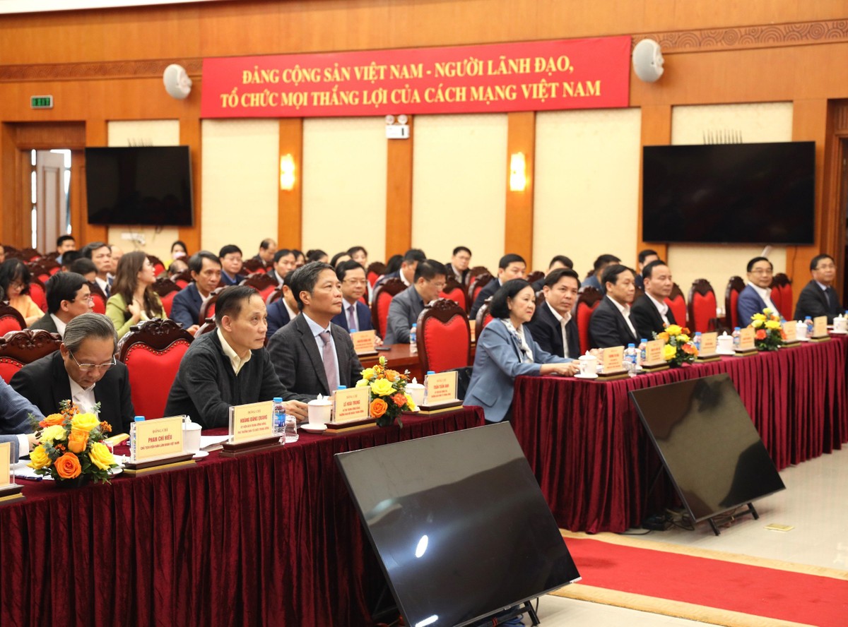 Toàn cảnh Hội nghị Tổng kết công tác năm 2023, triển khai nhiệm vụ năm 2024 của Ban Kinh tế Trung ương Toàn cảnh Hội nghị Tổng kết công tác năm 2023, triển khai nhiệm vụ năm 2024 của Ban Kinh tế Trung ương