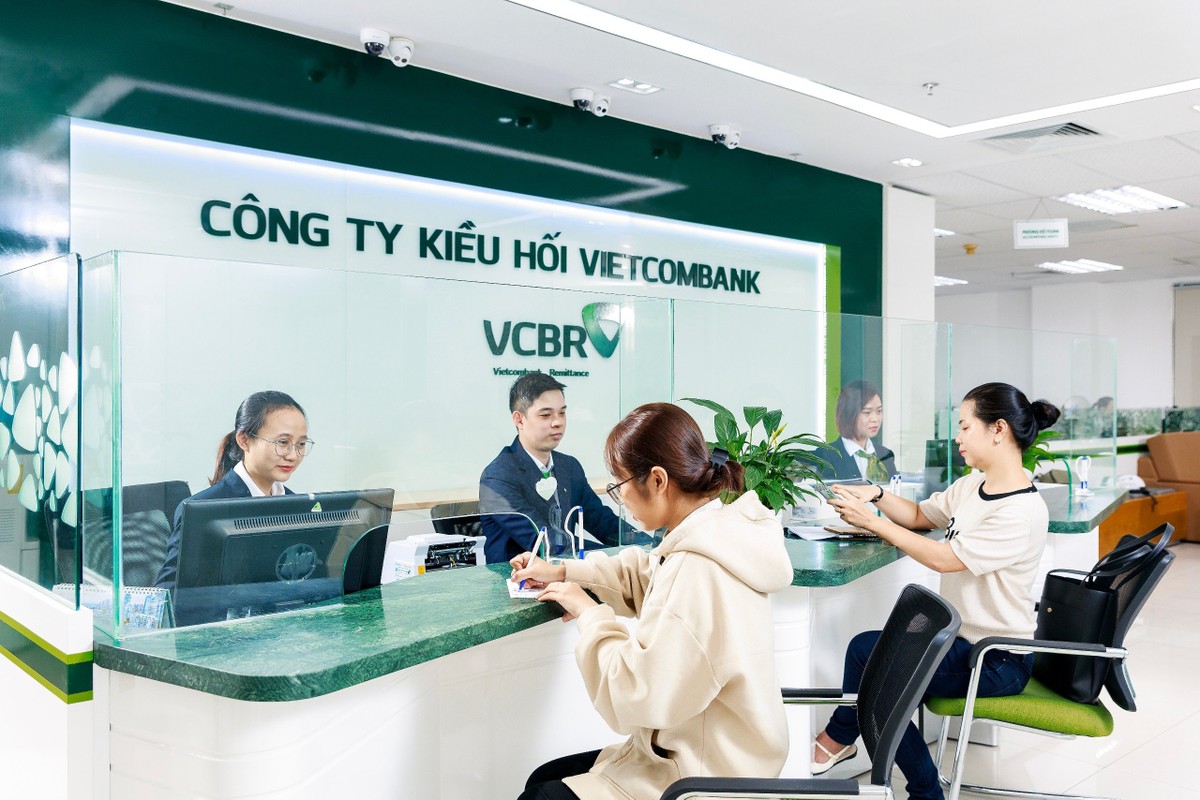 Công ty kiều hối Vietcombank chi trả kiều hối cho khách hàng tại quầy Công ty kiều hối Vietcombank chi trả kiều hối cho khách hàng tại quầy