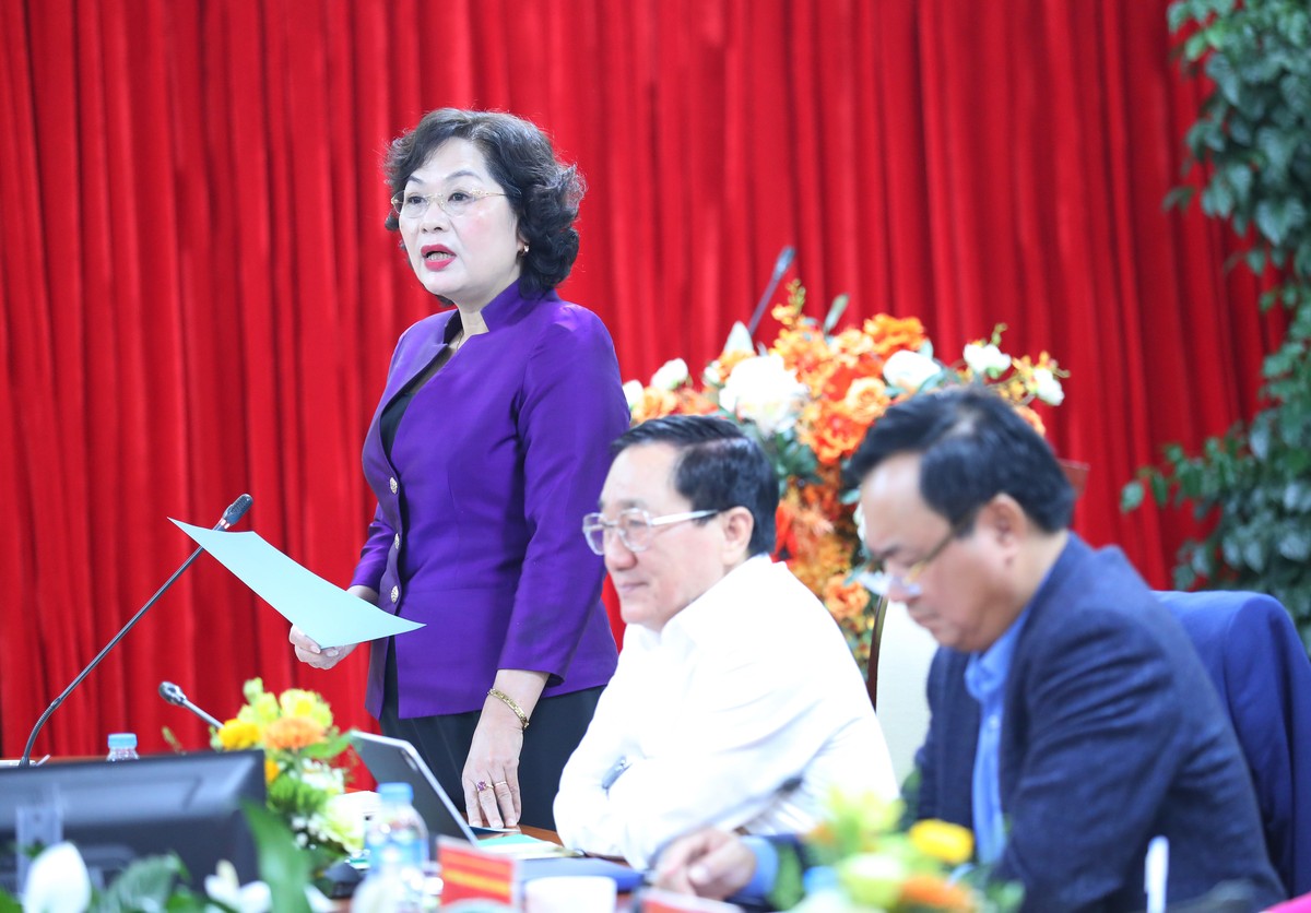 Thống đốc NHNN Việt Nam Nguyễn Thị Hồng kiêm Chủ tịch HĐQT NHCSXH phát biểu tại buổi làm việc Thống đốc NHNN Việt Nam Nguyễn Thị Hồng kiêm Chủ tịch HĐQT NHCSXH phát biểu tại buổi làm việc