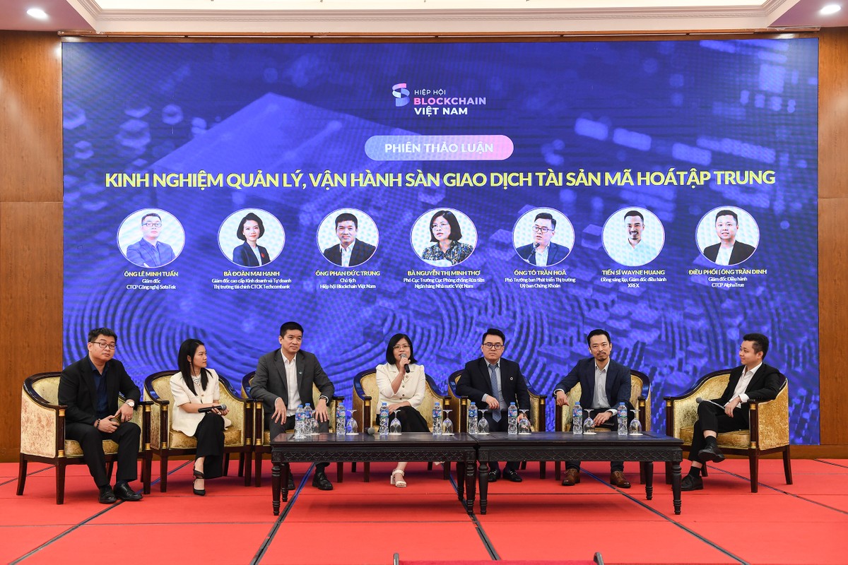 Các diễn giả thảo luận tại sự kiện