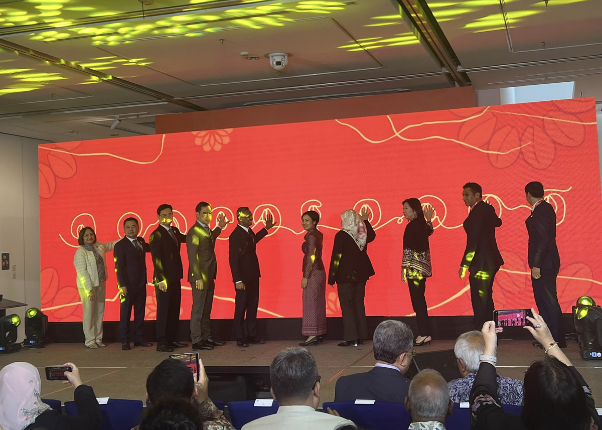 Phó Thống đốc Nguyễn Ngọc Cảnh tham dự lễ khai trương triển lãm tiền tệ ASEAN