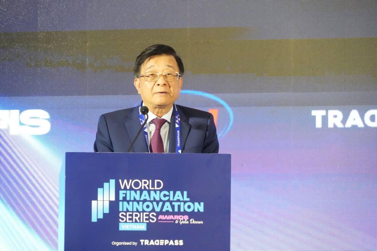 TS. Nguyễn Quốc Hùng, Phó chủ tịch điều hành kiêm Tổng Thư ký (VNBA) phát biểu tại sự kiện TS. Nguyễn Quốc Hùng, Phó chủ tịch điều hành kiêm Tổng Thư ký (VNBA) phát biểu tại sự kiện