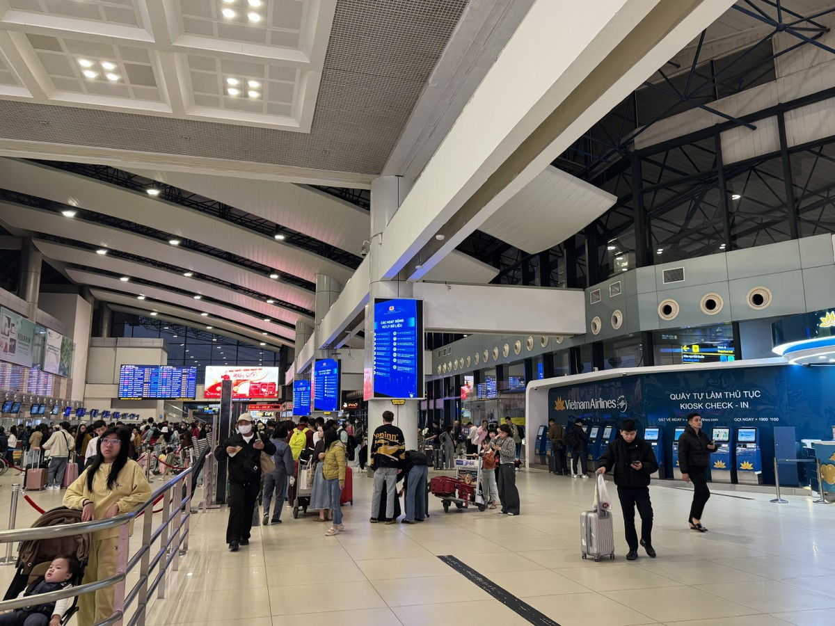 6h20, sân bay đã thông thoáng như chưa từng có chuyện gì đã xảy ra...