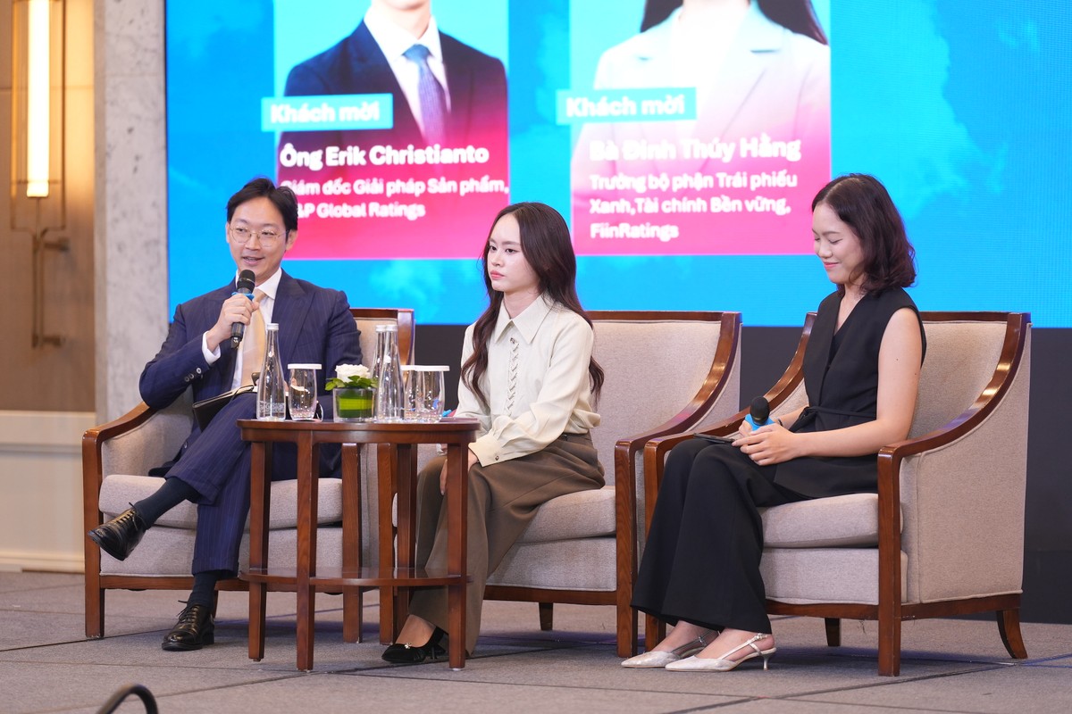 Bà Đinh Thúy Hằng, Trưởng bộ phận Trái phiếu Xanh và Tài chính Bền vững, FiinRatings (ngồi giữa)