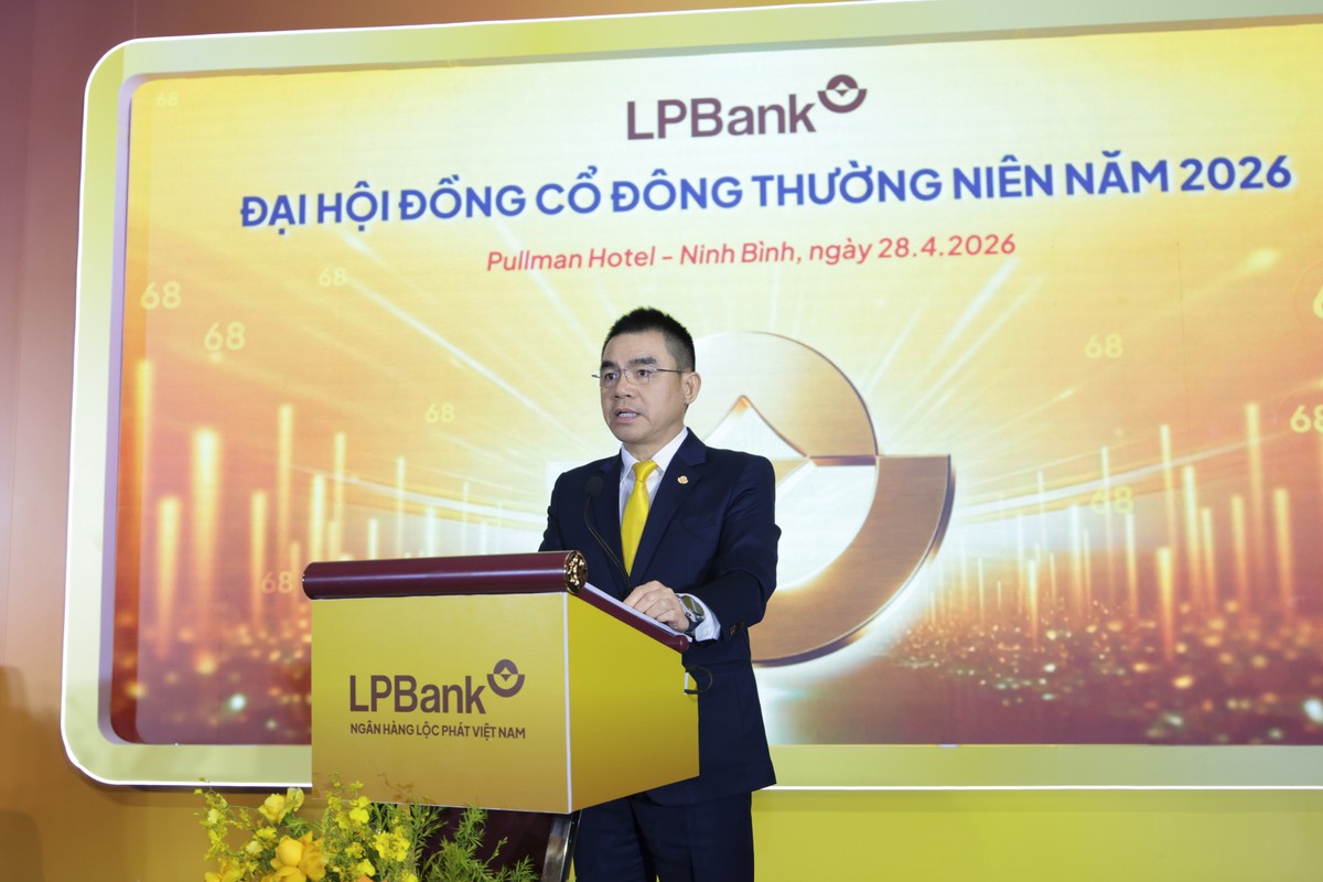 Ông Hồ Nam Tiến, Chủ tịch HĐQT LPBank phát biểu tại Đại hội.